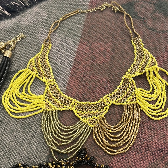 Set of 6 necklaces.  Multi material colours and shapes - Picture 6 of 7